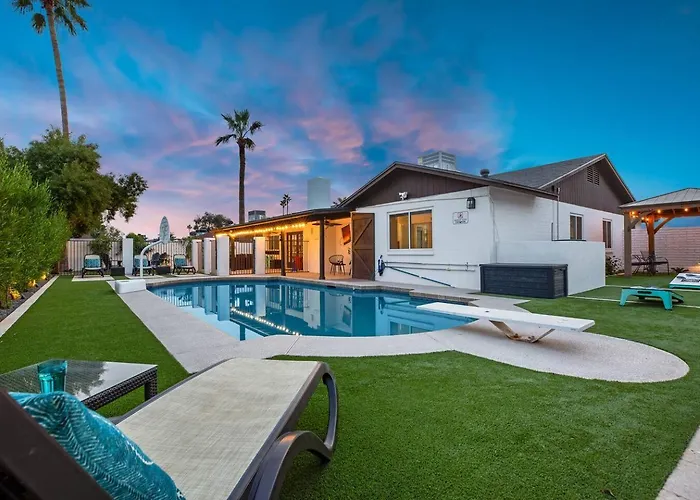 Free Heated Pool!/gorgeous 4 Bedroom Spring Break Holiday home Phoenix