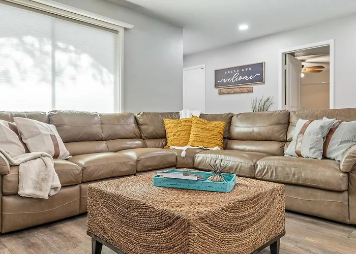 Free Heated Pool!/gorgeous 4 Bedroom Spring Break Holiday home *