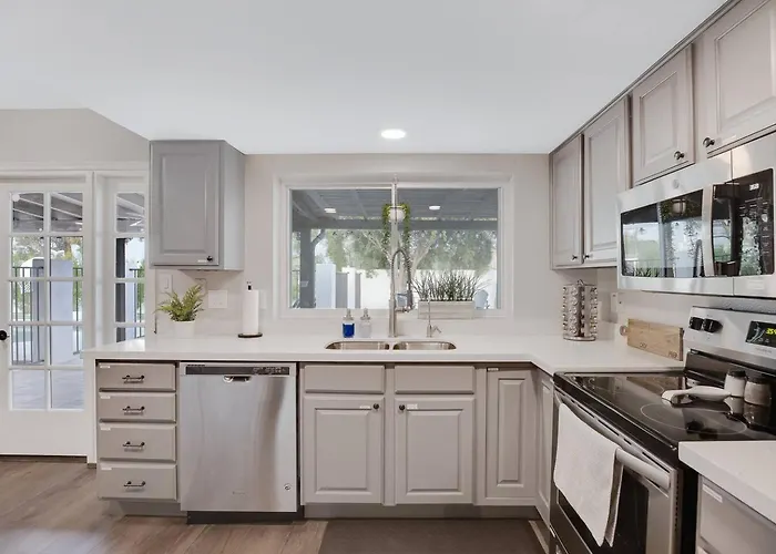 Free Heated Pool!/gorgeous 4 Bedroom Spring Break *