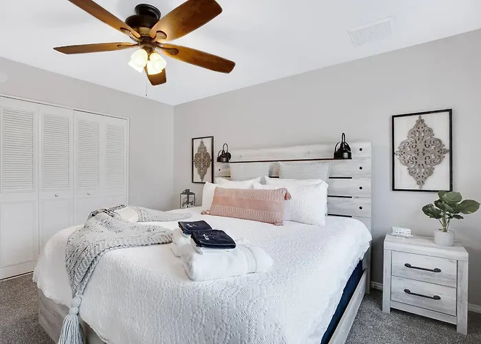 Free Heated Pool!/gorgeous 4 Bedroom Spring Break Holiday home *