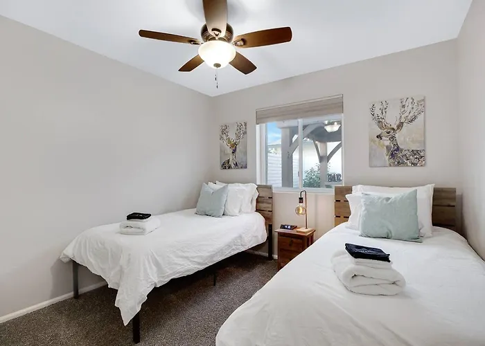 Free Heated Pool!/gorgeous 4 Bedroom Spring Break Holiday home Phoenix