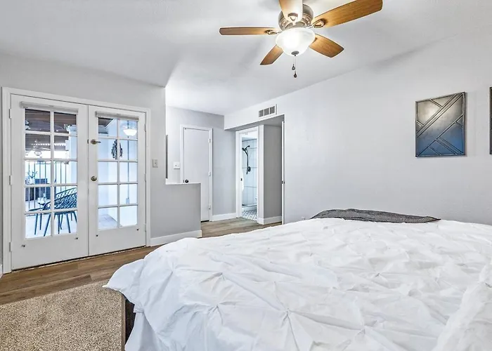 Free Heated Pool!/gorgeous 4 Bedroom Spring Break *