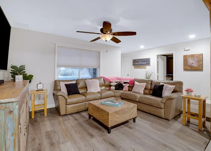 Free Heated Pool!/gorgeous 4 Bedroom Spring Break Holiday home